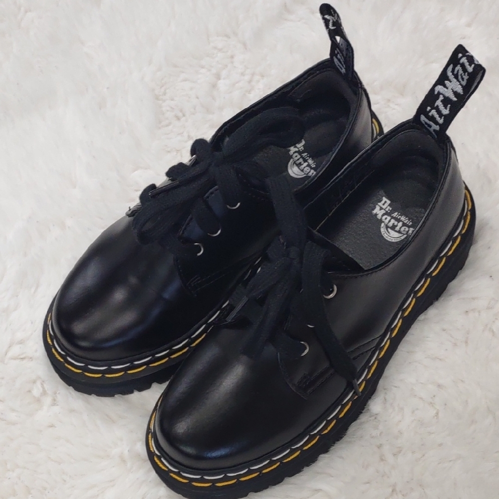 Dr. Martens Black Leather  with Air-Cushioned Sole - Picture 3 of 17